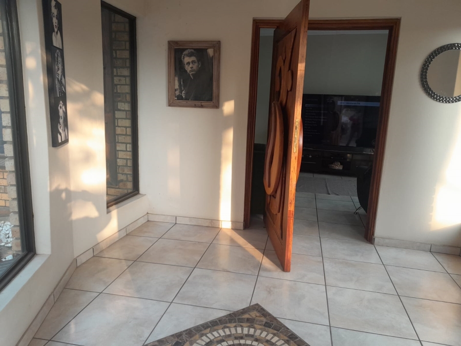 4 Bedroom Property for Sale in Safari Gardens North West
